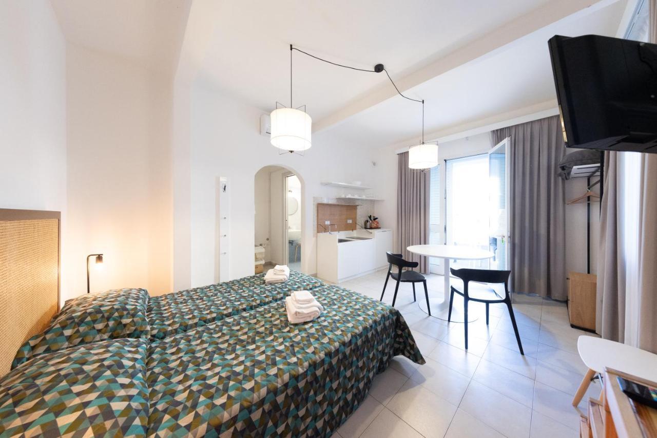 Via Siena 4 - Suites & Rooms Marina di Cecina Eksteriør billede