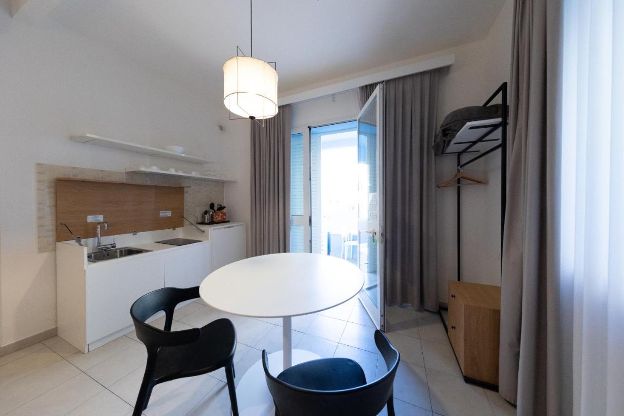 Via Siena 4 - Suites & Rooms Marina di Cecina Eksteriør billede